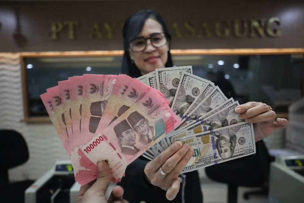 Rupiah Ditutup Loyo ke Rp16.278 saat Indeks Dolar AS Merangkak Naik