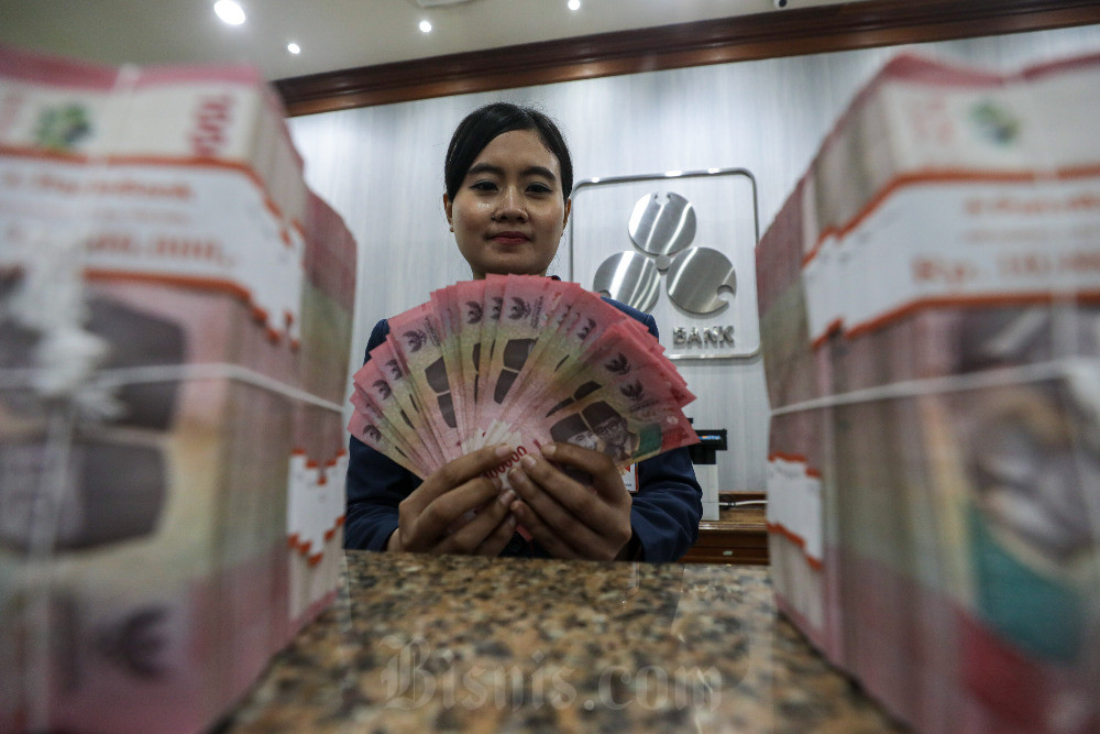 Rupiah Semakin Solid, Ditutup Menguat ke Level Rp16.444 per Dolar AS