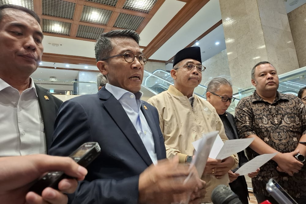 DPR Ungkap Penerimaan Pajak Hingga April 2025 Merosot 27,73% Jadi Rp451,1 Triliun